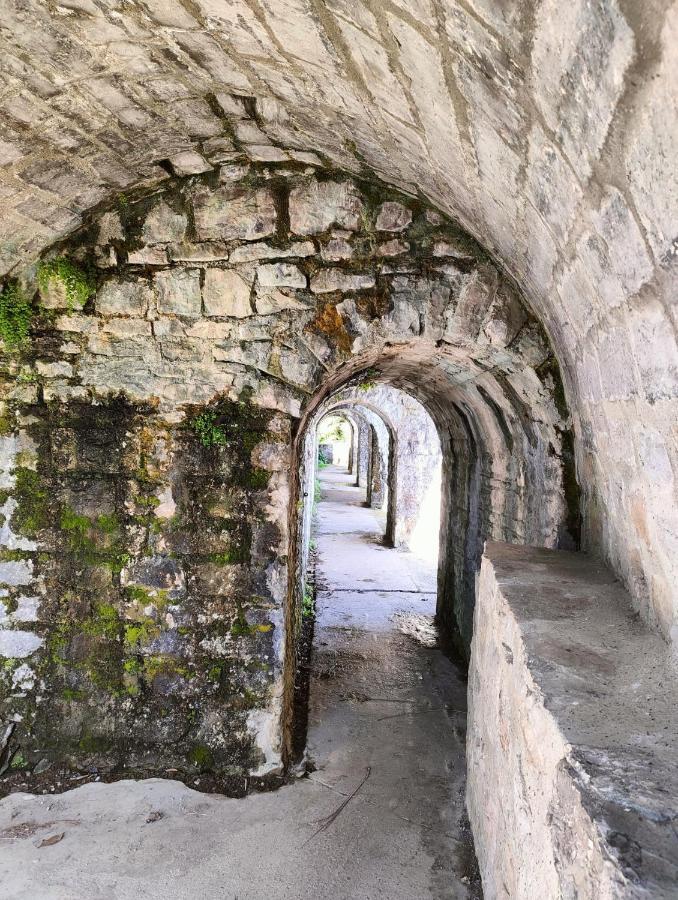 Ferienwohnung Entre Galets Sauveterre-de-Bearn Exterior foto